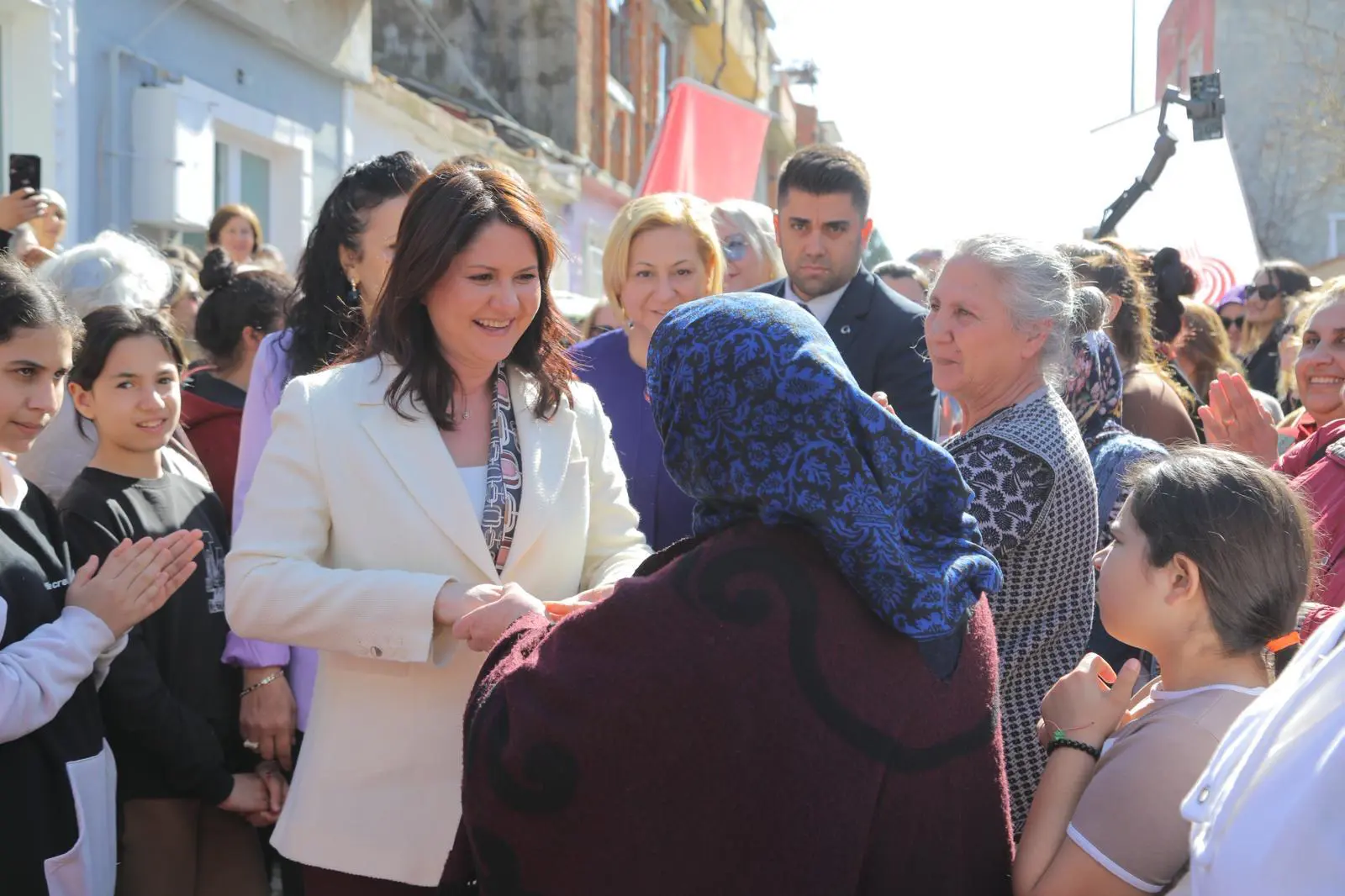EDİRNE BELEDİYESİ YENİİMARET KADIN MERKEZİ KADINLAR GÜNÜ’NDE HİZMETE AÇILDI galeri görseli